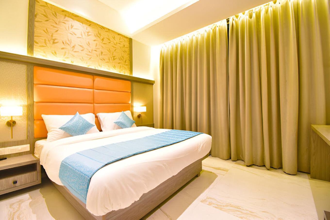 Glitz Hotels La Dahlia - Premium Тхане Экстерьер фото